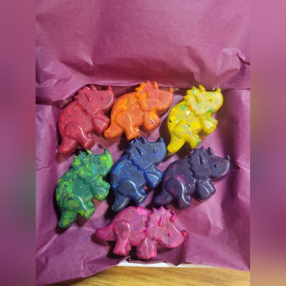 COPY - New Handmade Dinosaur (3 options) Speckled Rainbow Crayons With Gift Box - Picture 7 of 8